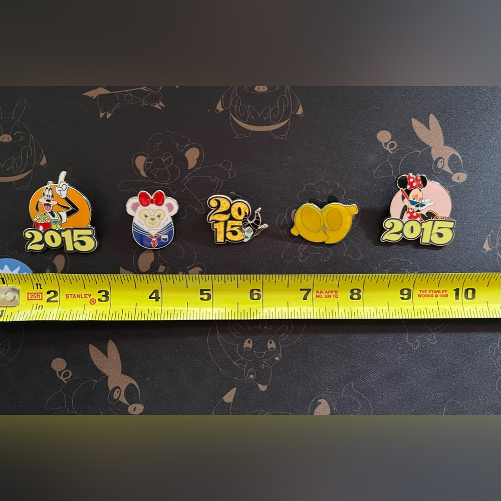 Disney Pins - 2015 Pins - Picture 2 of 4
